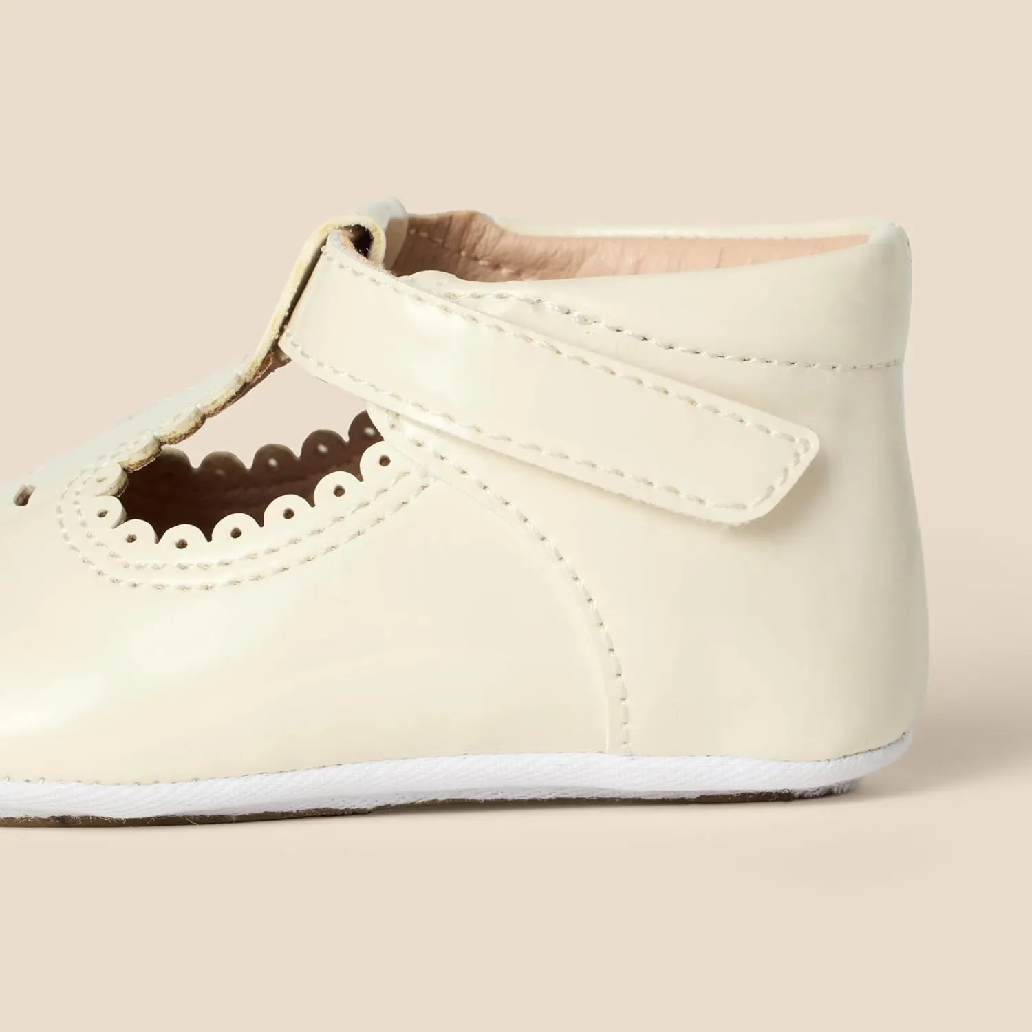 Amazon Essentials x Sofia Grainge Toddlers and Baby Girls?? Non-Slip Mary Jane Shoes