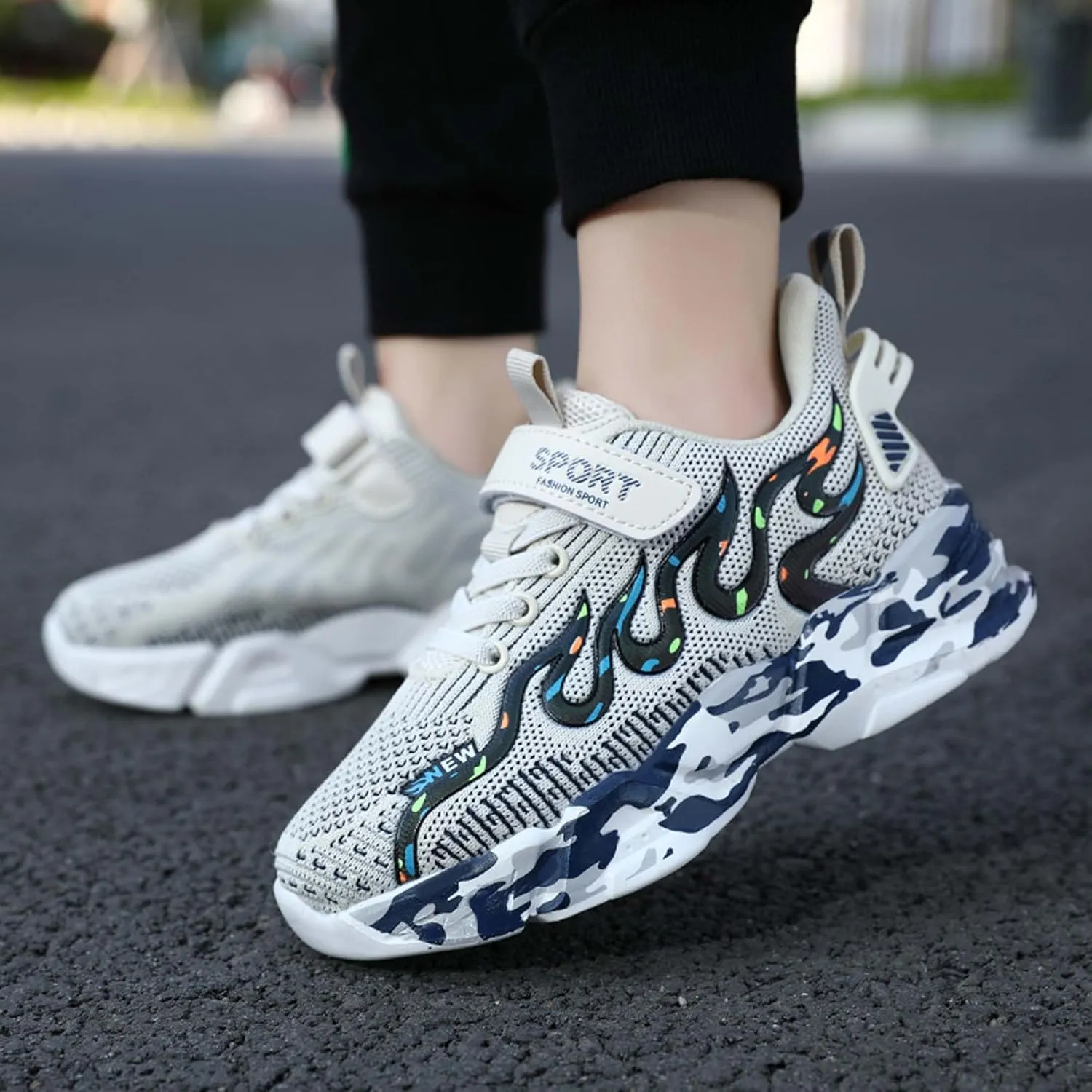 Boys Basketball Shoes Children's Fashion Sneakers Girls Basketball Shoes Indoor and Outdoor Training Running Shoes Breathable Tennis Shoes Students Outdoor Sports Badminton Shoes