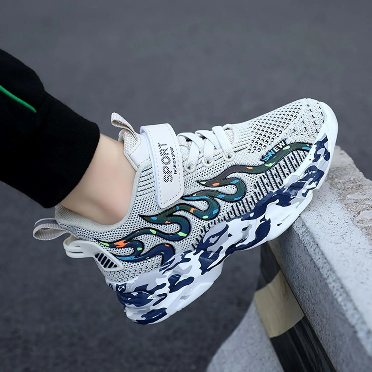 Boys Basketball Shoes Children's Fashion Sneakers Girls Basketball Shoes Indoor and Outdoor Training Running Shoes Breathable Tennis Shoes Students Outdoor Sports Badminton Shoes