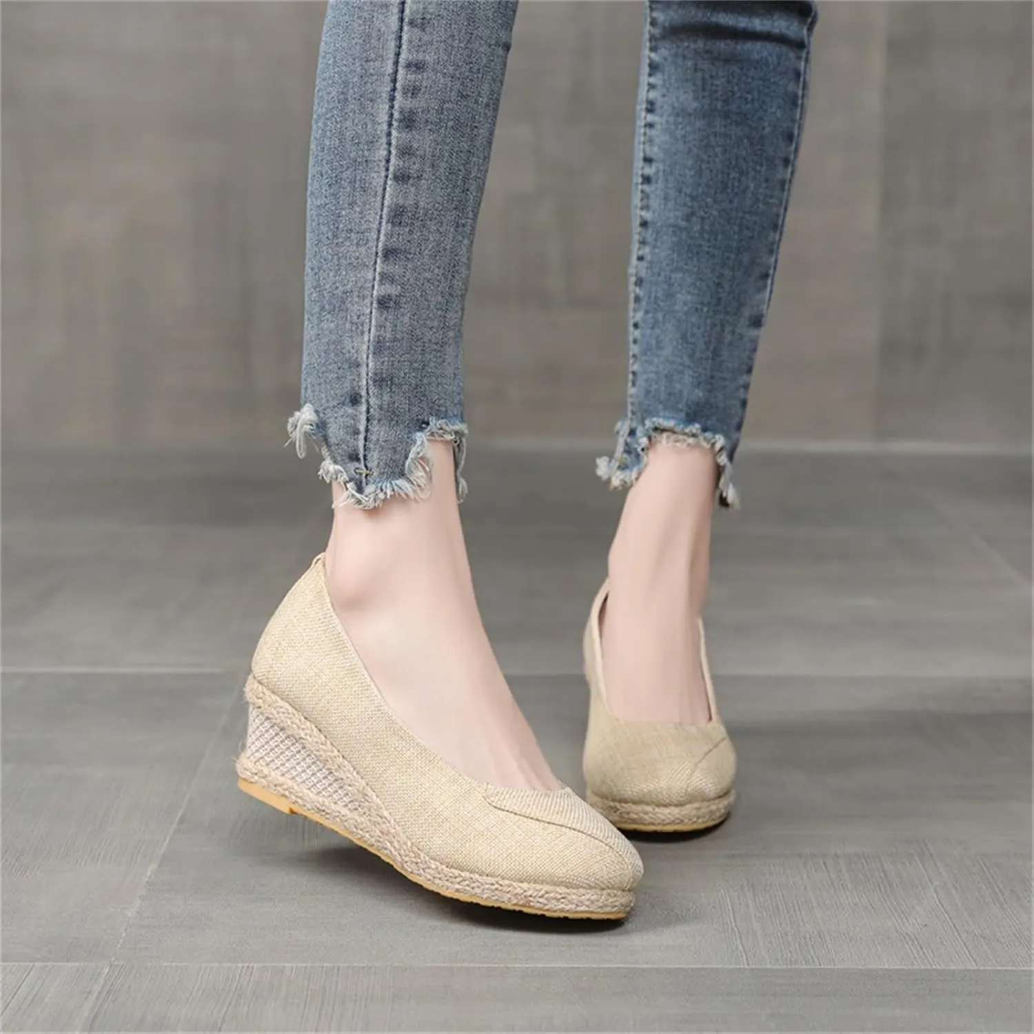 Women's Closed Toe Sandals Slip On Comfortable Platform Wedge Sandals Arch Support Walking Slippers Comfortable Orthopedic Mules Casual Summer Dressy Slippers
