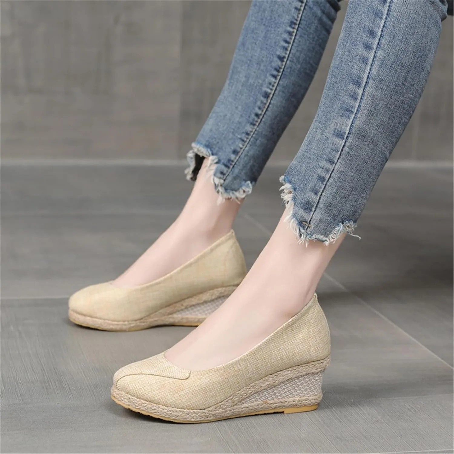 Women's Closed Toe Sandals Slip On Comfortable Platform Wedge Sandals Arch Support Walking Slippers Comfortable Orthopedic Mules Casual Summer Dressy Slippers